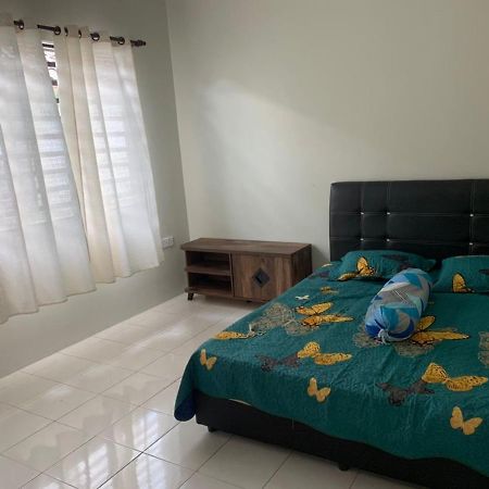 Homestay Maryam 루무트 외부 사진