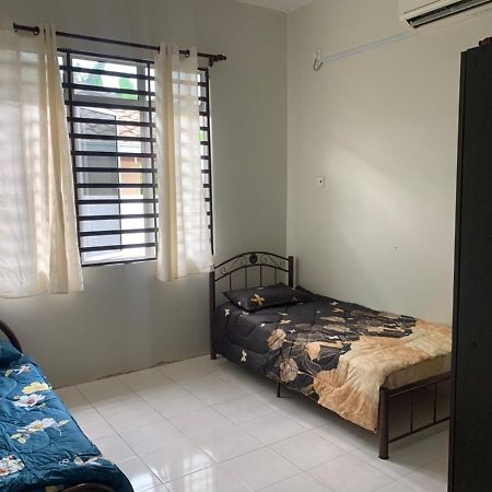 Homestay Maryam 루무트 외부 사진