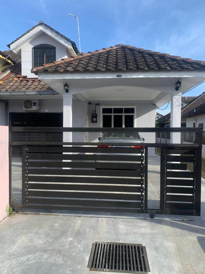Homestay Maryam 루무트 외부 사진