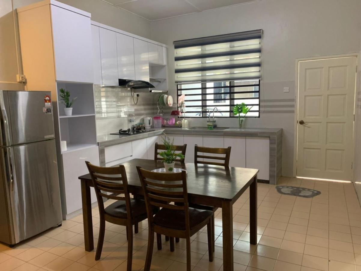 Homestay Maryam 루무트 외부 사진