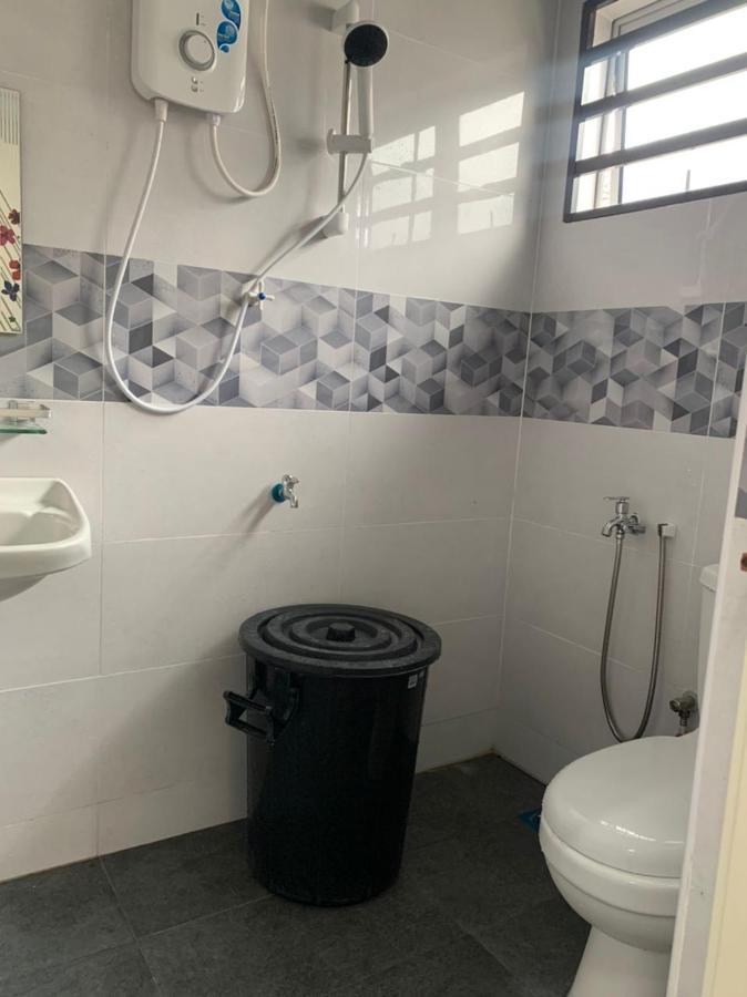 Homestay Maryam 루무트 외부 사진